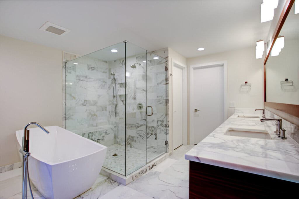 Walk-In Shower vs. Bathtub – Pros & Cons Explained